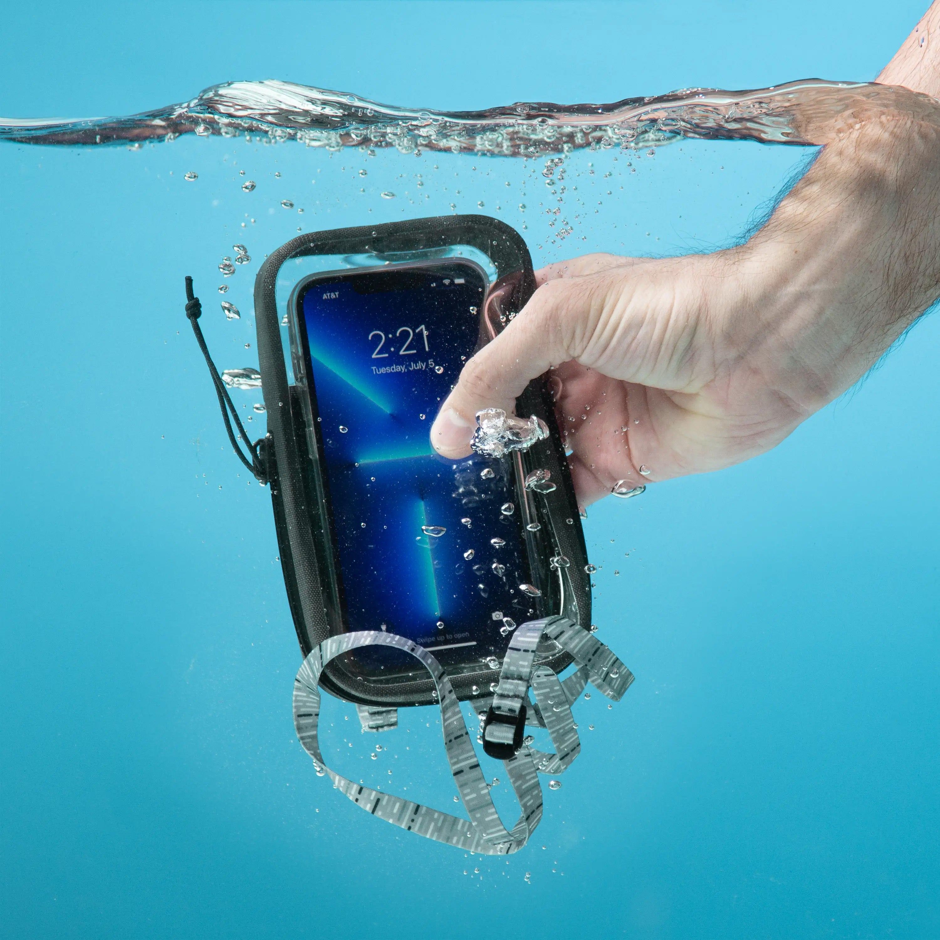 Nite Ize - RunOff® Waterproof Phone Case