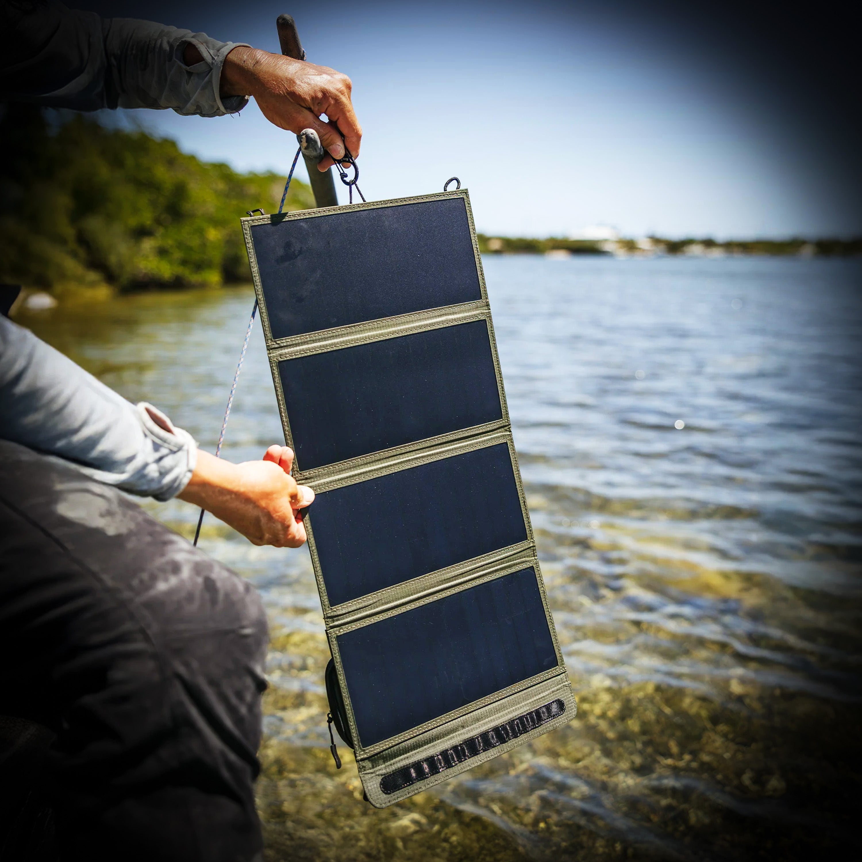 NESTOUT - 4 Panel Solar Charger