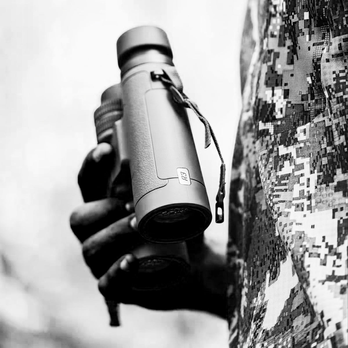 Bushnell - R3 Binoculars - 10x42